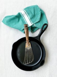 How to Clean Cast Iron Pan