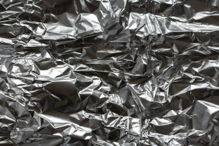 Safe to Put Aluminum Foil in Frying Pan?